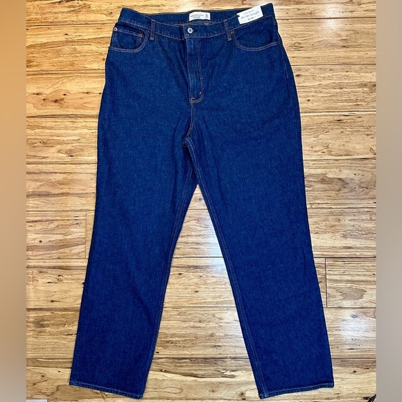 NWT Abercrombie & Fitch The 90s Straight Ultra High Rise Blue Jeans Sz 33/16R - Picture 1 of 10